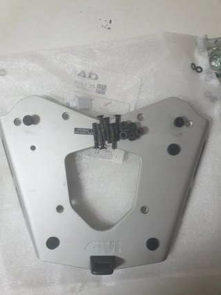 Baúl Givi 40L con Soporte de aluminio  BMW R1200RS
