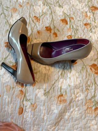 Zapatos de salón destalonados nude
