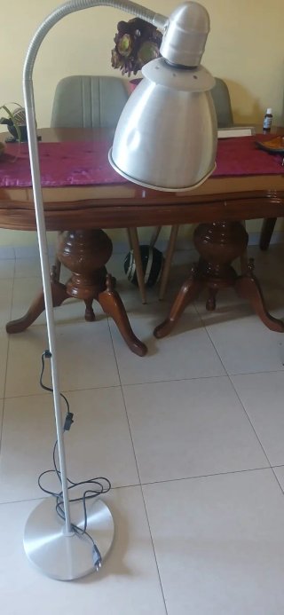 Lámpara de pie antigua metal y madera