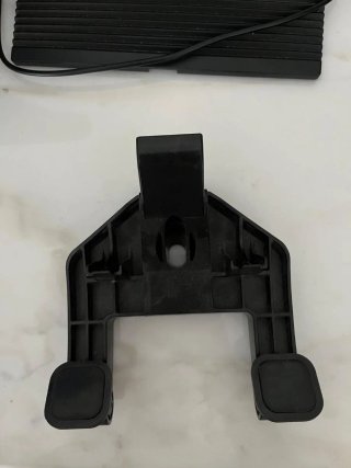 PS4 Slim 500GB + Kit Volante Hori e Pedaliera