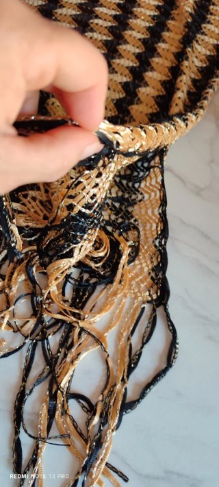 Elegante chal tejido