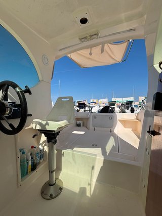 Embarcación 5,75 con motor 90 CV.