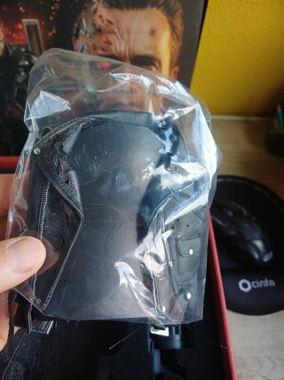 Hot Toys T2 T-800 Figura Dañada Batalla DX46