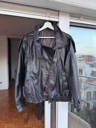 Chaqueta Zara efecto piel dupe YSL