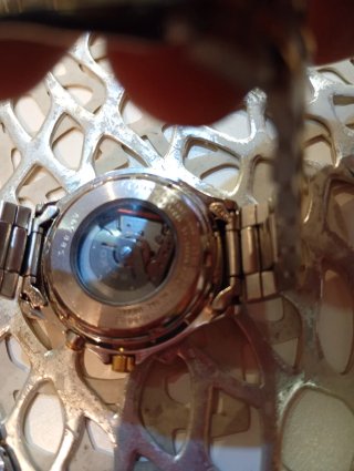 2 Relojes Tissot y Seiko (Oro/Plata)