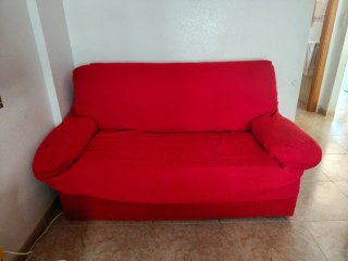 Sofá 2 plazas rojo Está en Bolnuevo