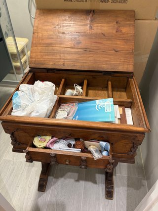 Costurero antiguo tallado madera