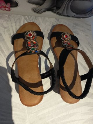 Sandalias mujer negras con adornos