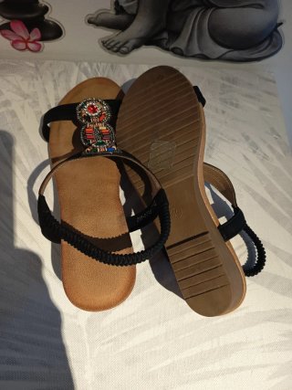 Sandalias mujer negras con adornos