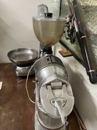 Molinillo de café plateado