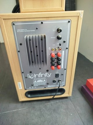 Altavoces Infinity Marrones y Grises