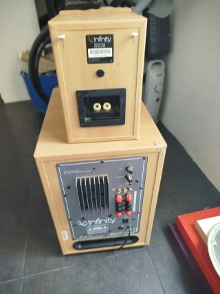 Altavoces Infinity Marrones y Grises