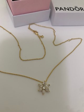 Collar Pandora Flor con Circonitas Doradas