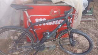 Bicicleta de montaña negra