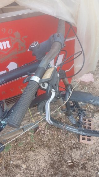 Bicicleta de montaña negra