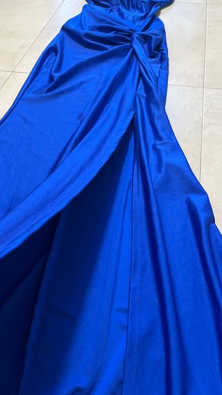 Vestido largo azul eléctrico de Sorellas