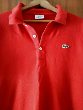 Conjunto Lacoste Polo Rojo y Jeans de Zara