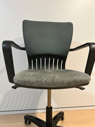 Silla de oficina de altura regulable con ruedas
