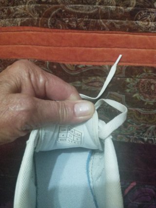 Zapatillas Adidas Blancas y Grises.talla 37..Samba