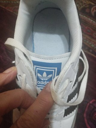 Zapatillas Adidas Blancas y Grises.talla 37..Samba
