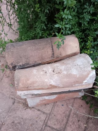 25 Tejas antiguas de barro