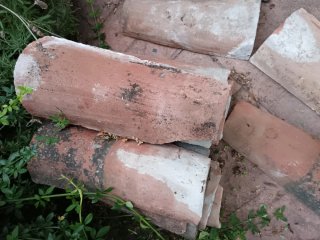 25 Tejas antiguas de barro