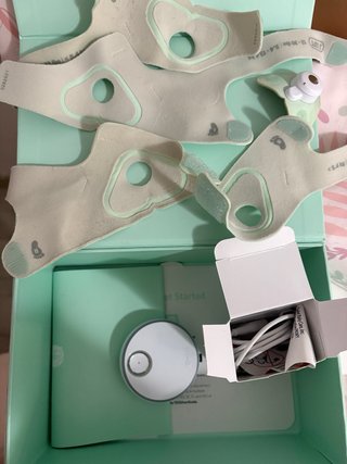 Owlet Sock con accesorios pie en caja