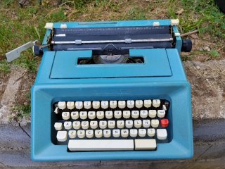 Máquina de escribir azul