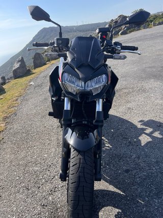Kawasaki Z650 Negra y Roja