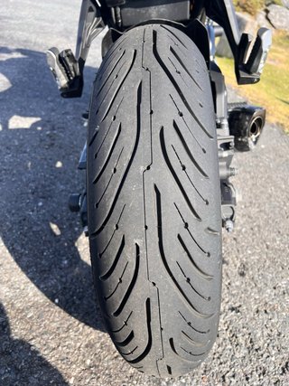 Kawasaki Z650 Negra y Roja