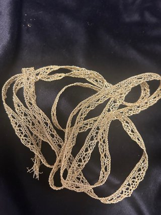 Encaje dorado antiguo