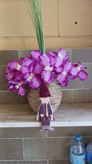 Jarron de mesa flores moradas yute