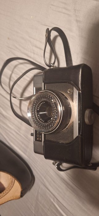 Cámara Konica EE-Matic Deluxe + Funda