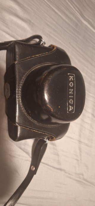 Cámara Konica EE-Matic Deluxe + Funda