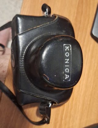 Cámara Konica EE-Matic Deluxe + Funda