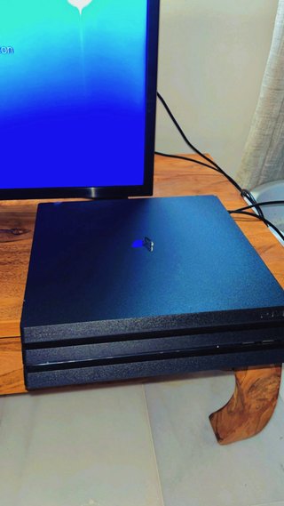 PS4 Pro con 2 mandos, base y juegos