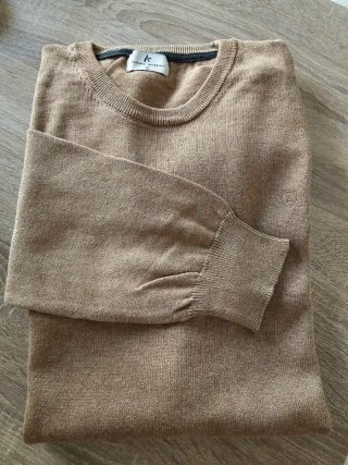 2 Jerseys Alvaro Moreno Talla XL Beige y Marrón