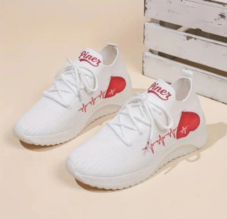 Zapatillas Blancas con Corazón y Electrocardiogram