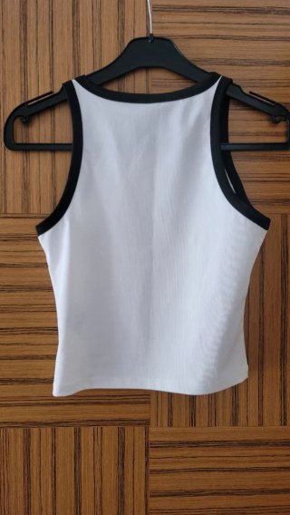 Camiseta H&M sin mangas con contraste