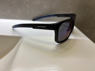 Gafas de sol Hawkers negras y azules