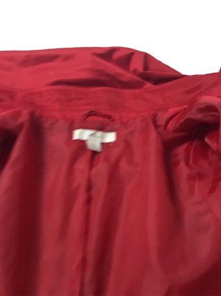 Gabardina corta mujer roja