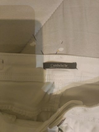 Pantalón vaquero blanco roto