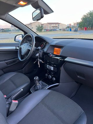Opel Astra 2011