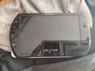 PSP Go Negra con Cargador Cradle N340