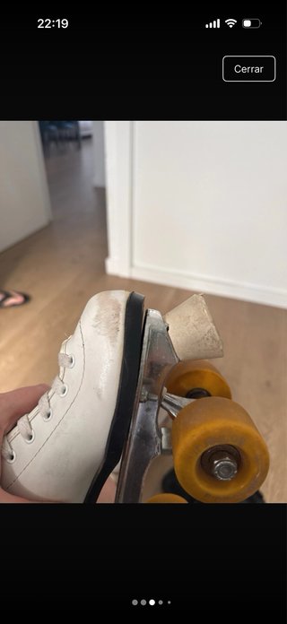 Patines blancos y protecciones