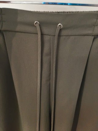 Pantalón pijamero verde oliva