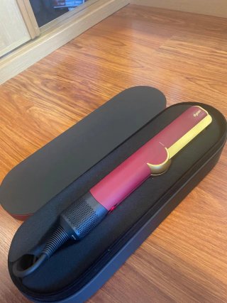 Dyson Airstrait Edizione Speciale Rosso e Oro