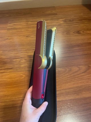 Dyson Airstrait Edizione Speciale Rosso e Oro
