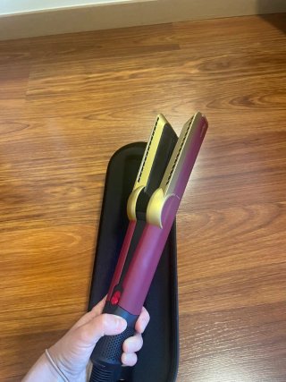 Dyson Airstrait Edizione Speciale Rosso e Oro