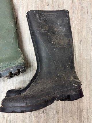 Lote de botas de agua (negras y verdes)